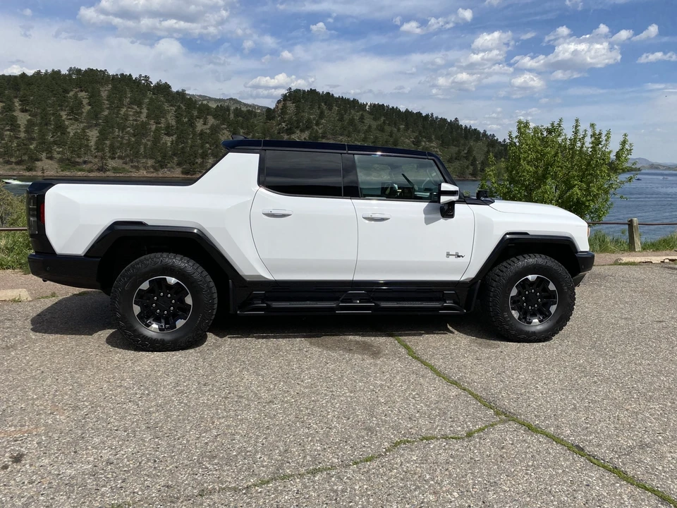 2022 GMC Hummer EV - Image 15 of 31
