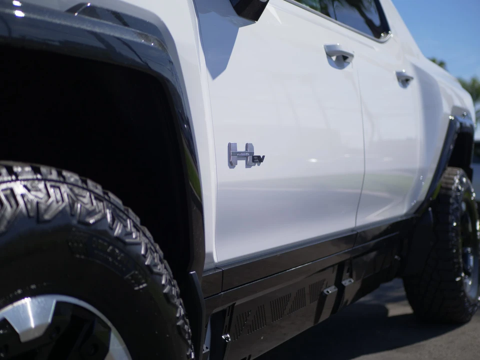 2022 GMC Hummer EV - Image 31 of 31