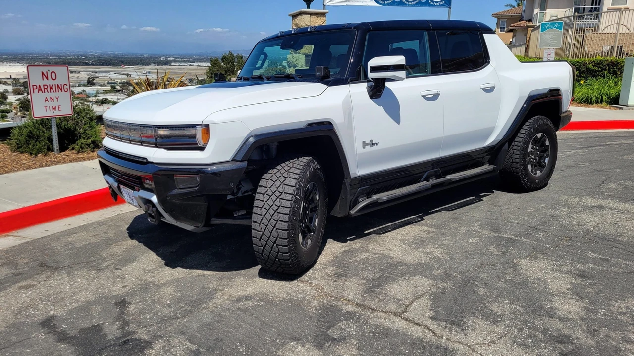 2022 GMC Hummer EV - Image 3 of 31