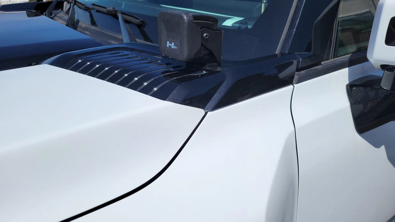 2022 GMC Hummer EV - Image 20 of 31