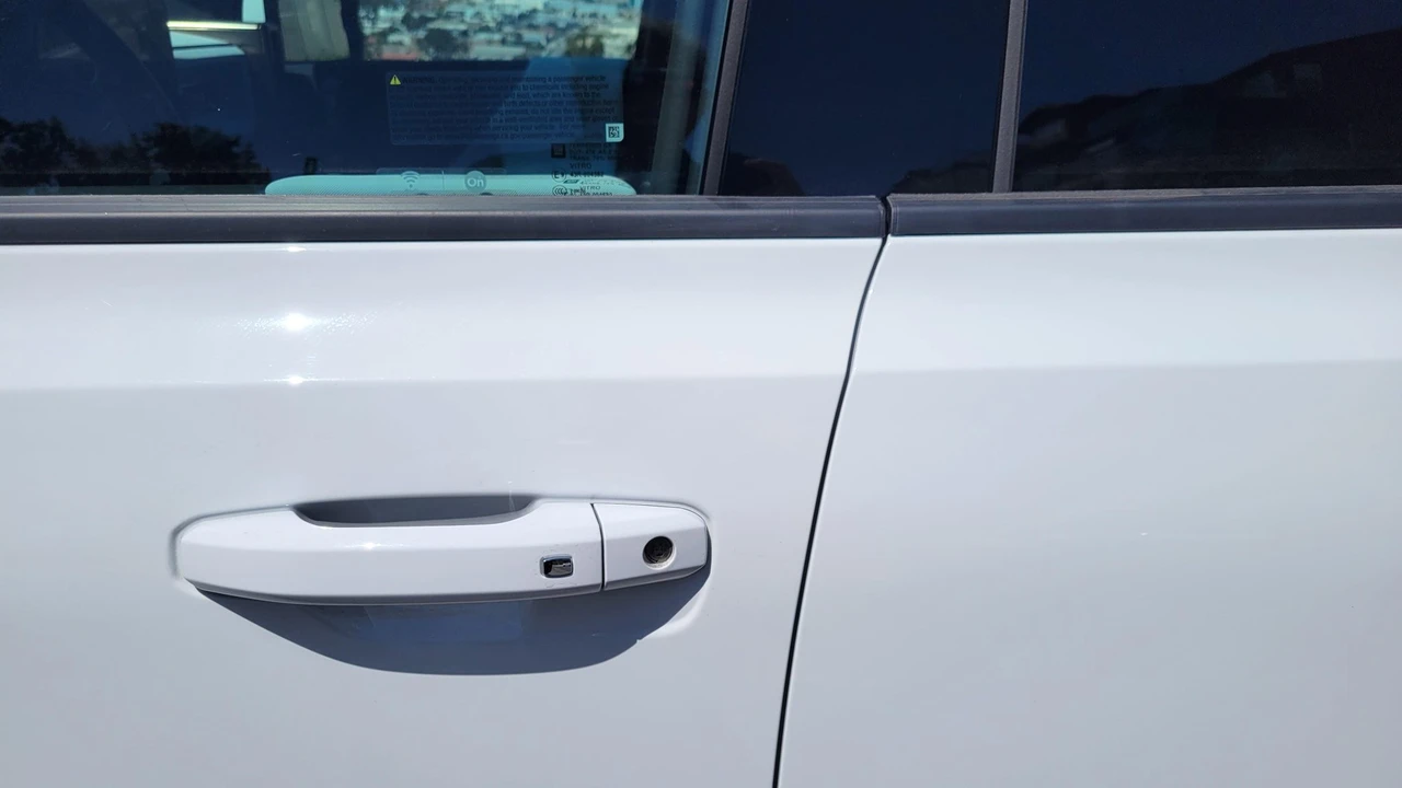 2022 GMC Hummer EV - Image 30 of 31
