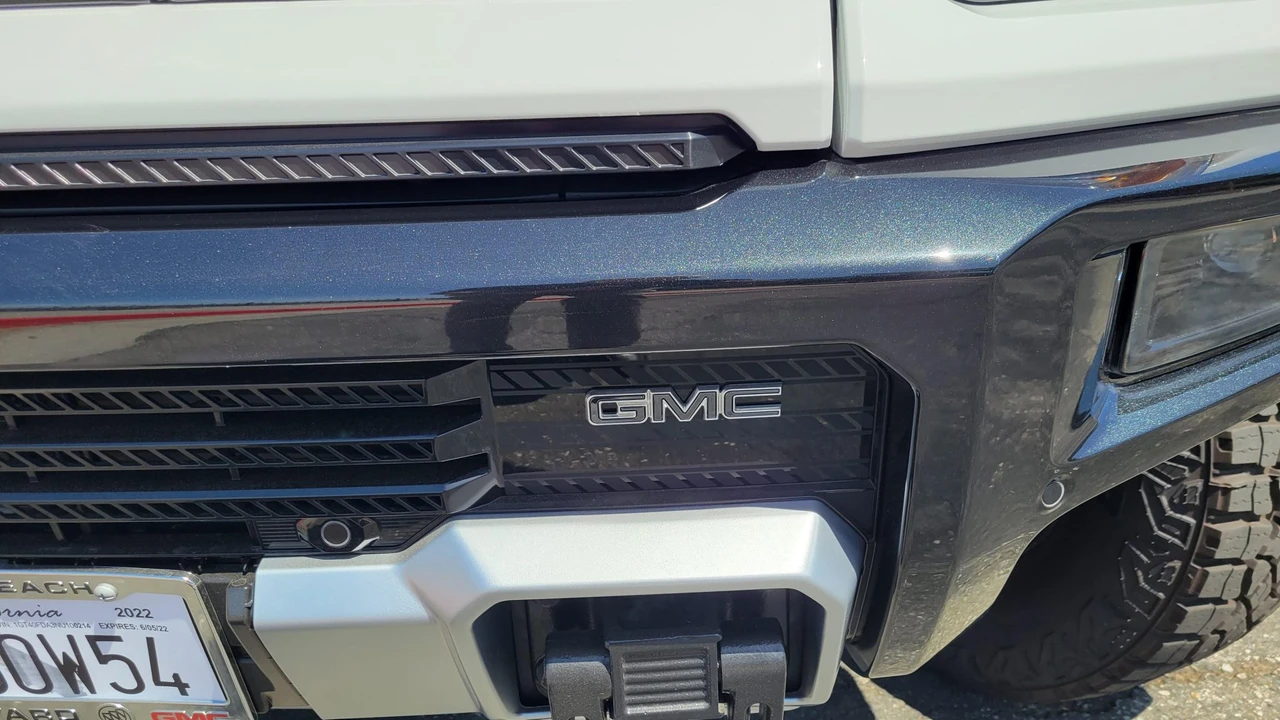 2022 GMC Hummer EV - Image 24 of 31