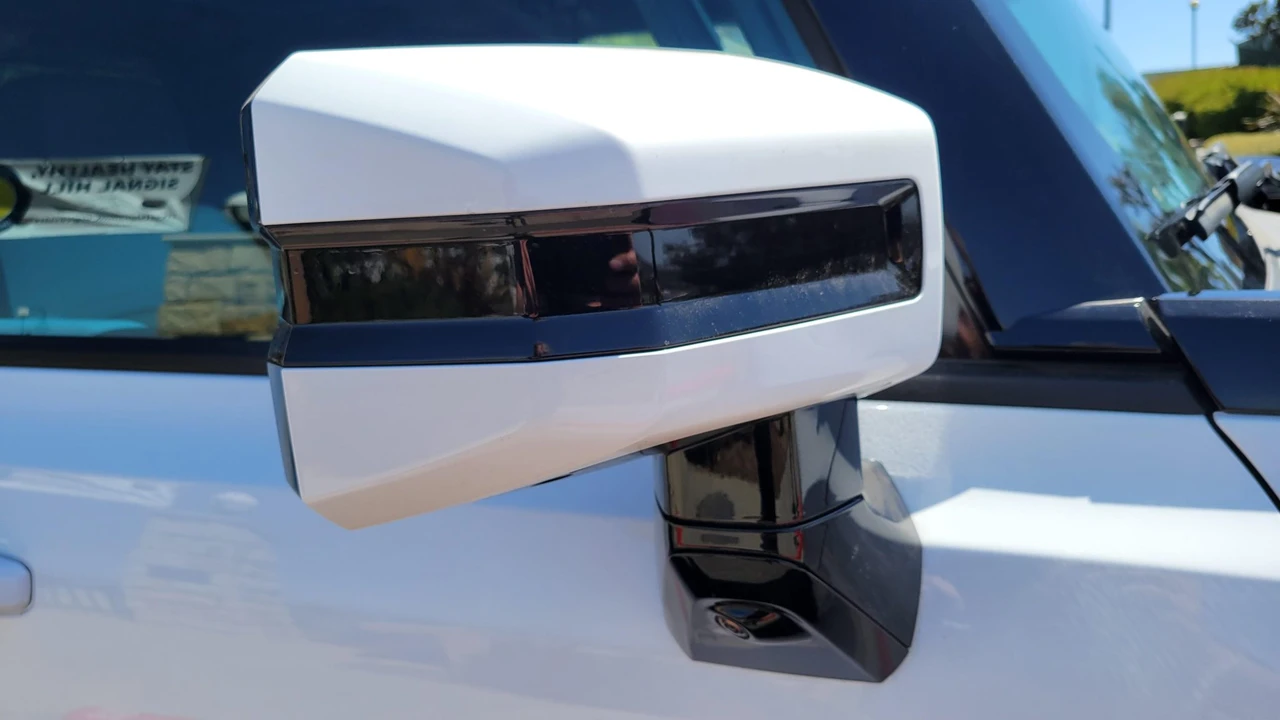 2022 GMC Hummer EV - Image 29 of 31