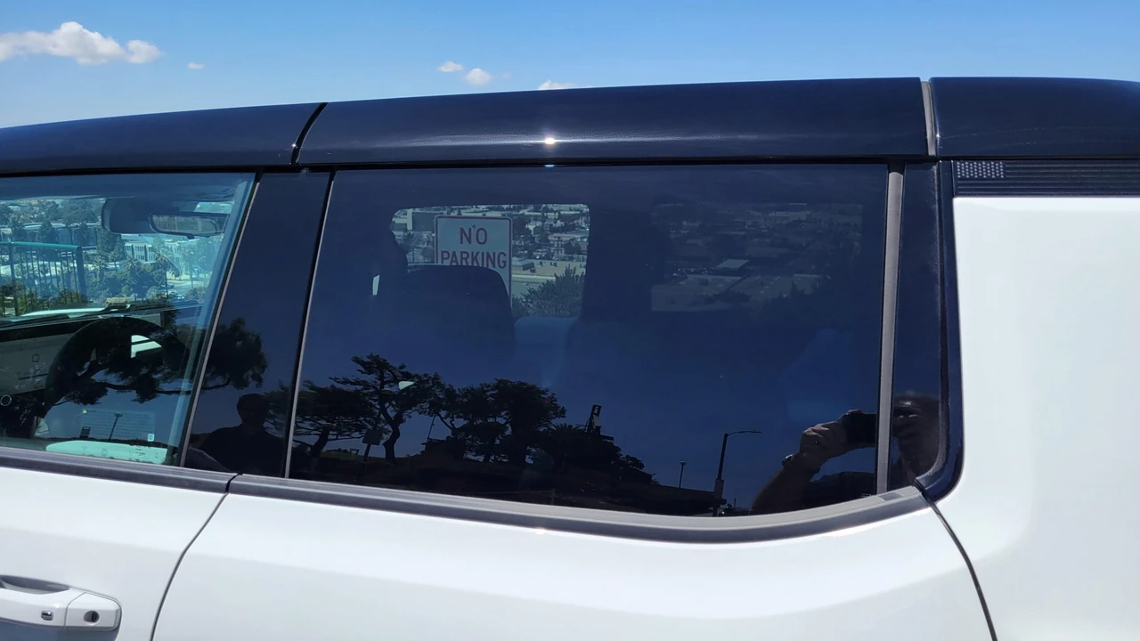 2022 GMC Hummer EV - Image 26 of 31