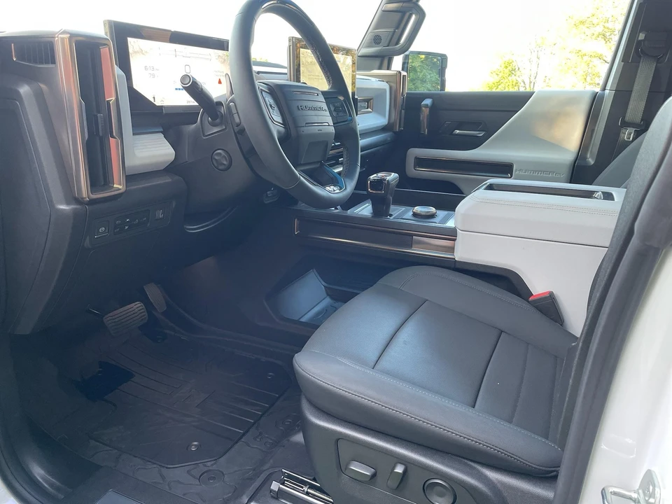 2022 GMC Hummer EV - Image 31 of 31