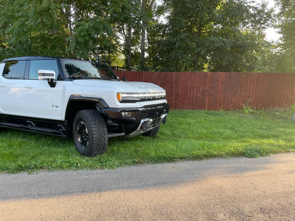2022 GMC Hummer EV - Image 22 of 31