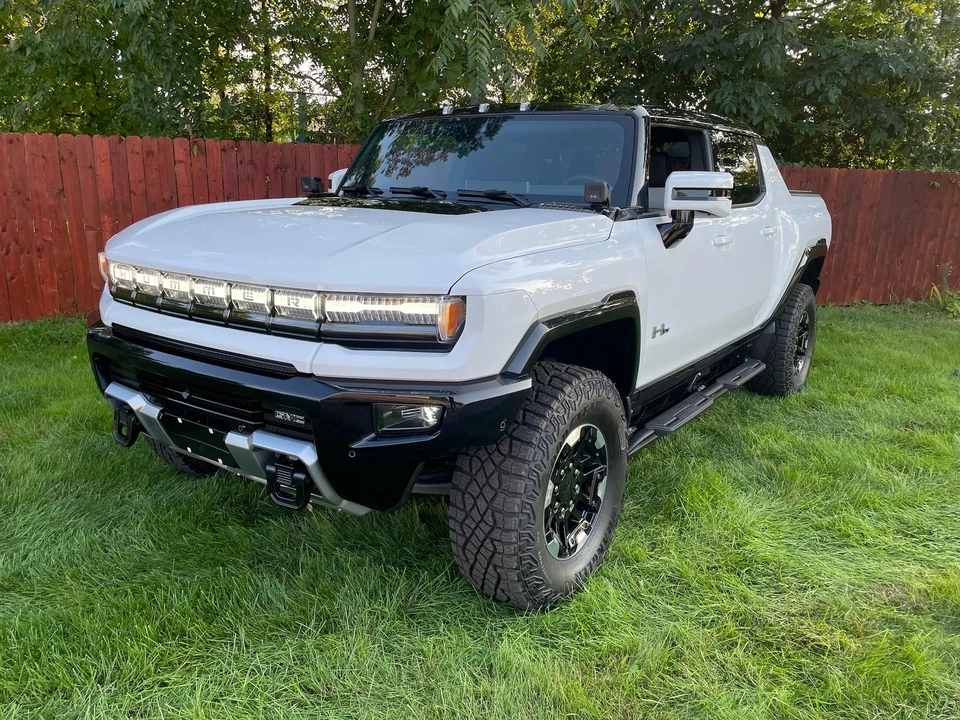 2022 GMC Hummer EV - Image 9 of 31