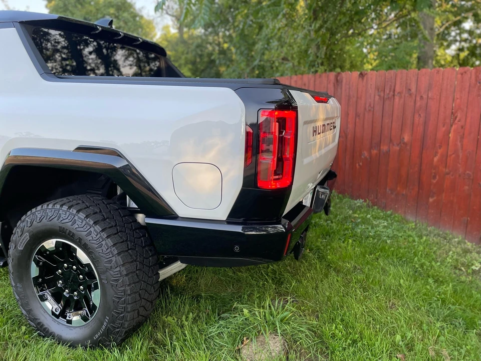 2022 GMC Hummer EV - Image 25 of 31