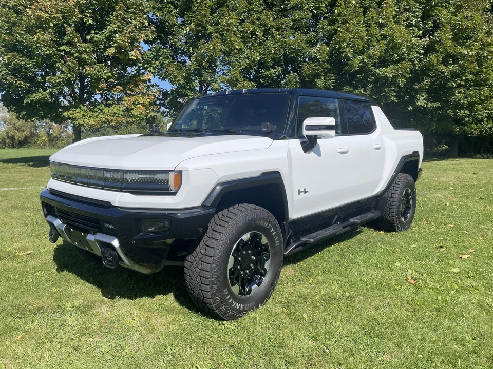 2022 GMC Hummer EV - Image 2 of 31
