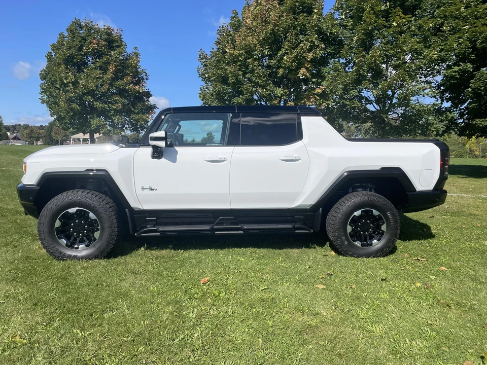 2022 GMC Hummer EV - Image 8 of 31