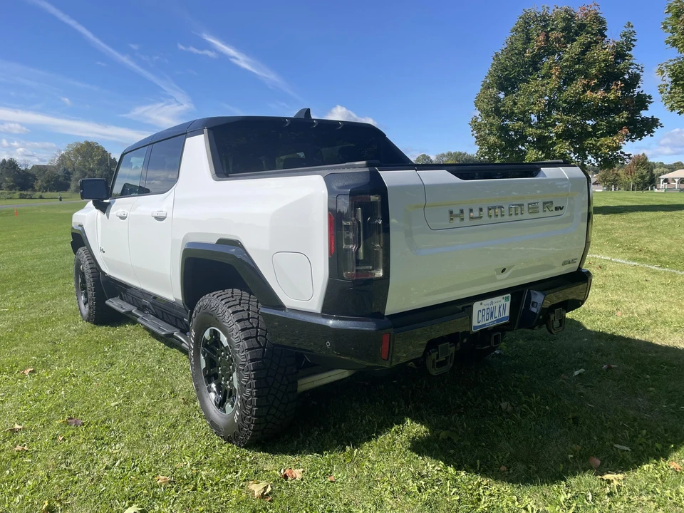 2022 GMC Hummer EV - Image 7 of 31