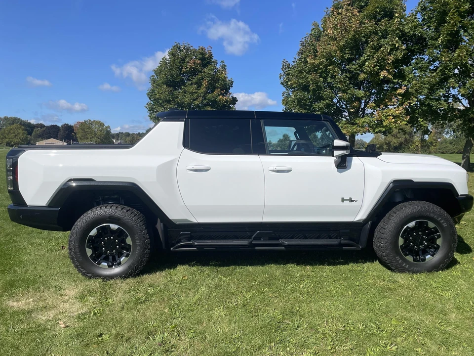 2022 GMC Hummer EV - Image 4 of 31