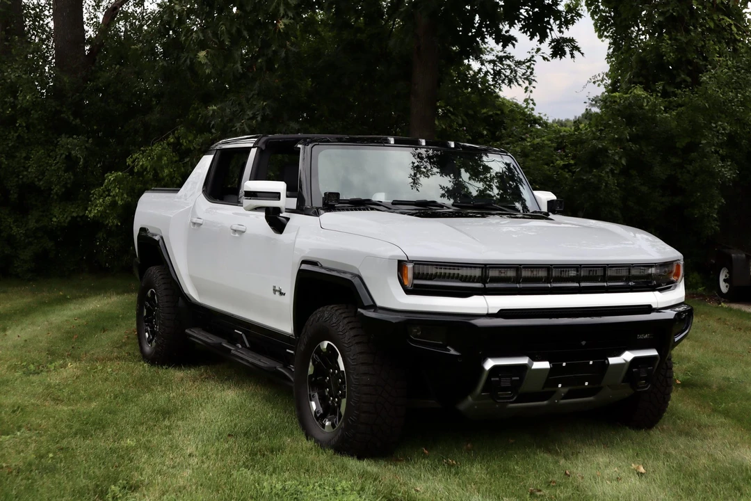 2022 GMC Hummer EV - Image 16 of 31