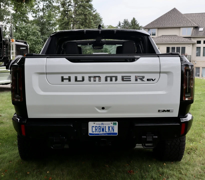 2022 GMC Hummer EV - Image 18 of 31
