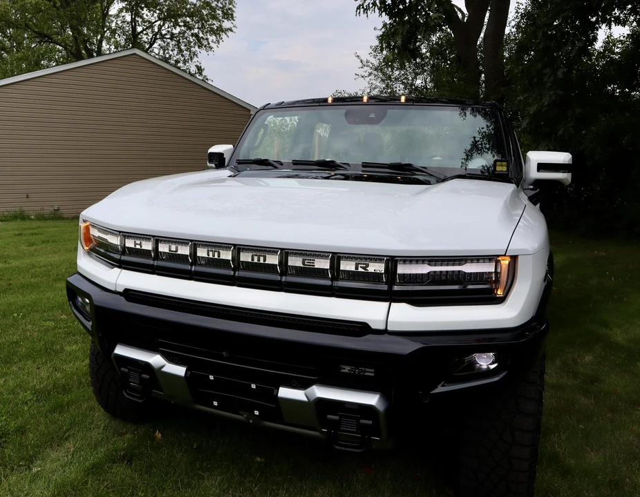 2022 GMC Hummer EV - Image 11 of 31
