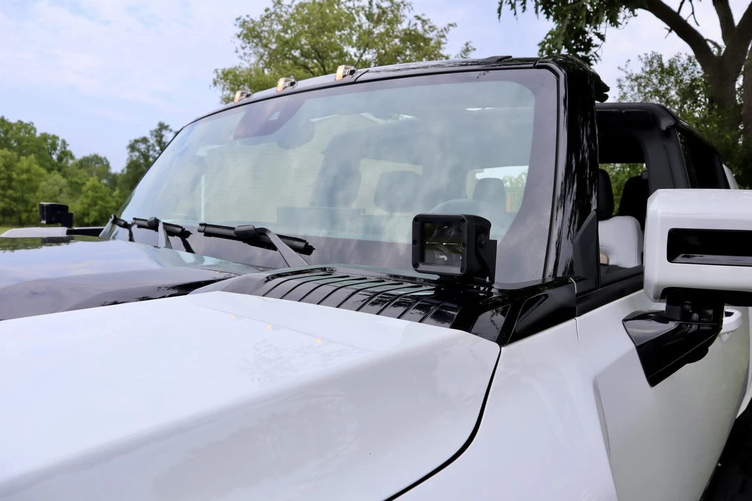 2022 GMC Hummer EV - Image 21 of 31