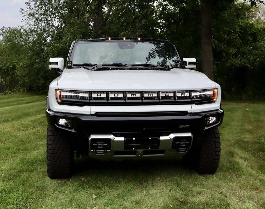 2022 GMC Hummer EV - Image 15 of 31