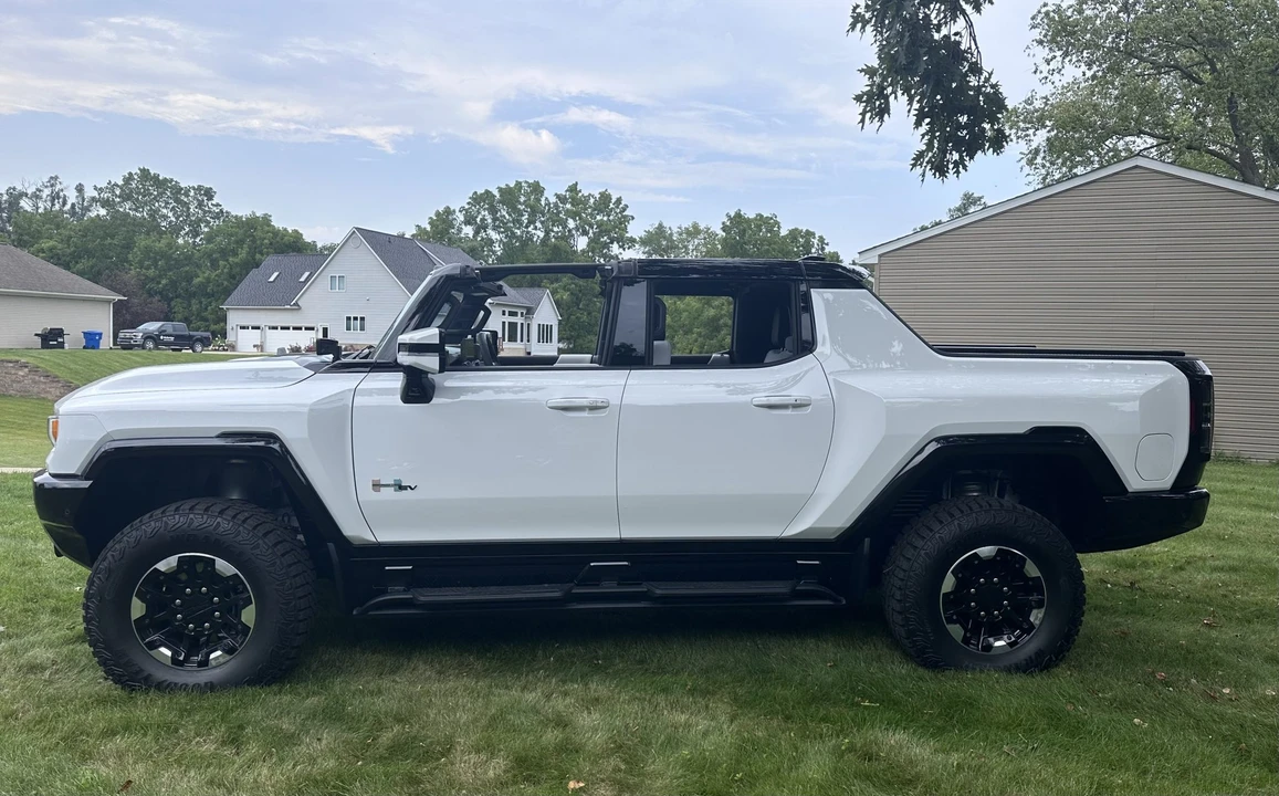 2022 GMC Hummer EV - Image 20 of 31