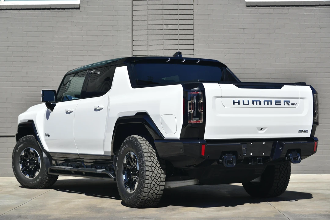 2022 GMC Hummer EV - Image 5 of 31