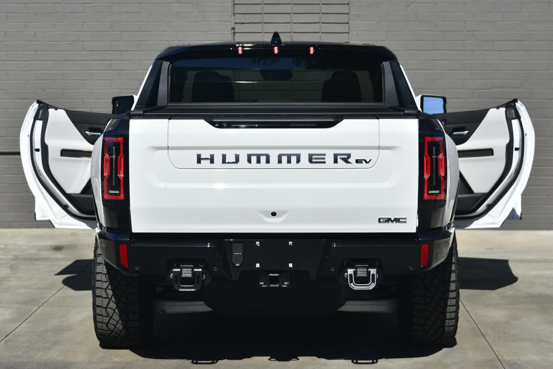 2022 GMC Hummer EV - Image 12 of 31