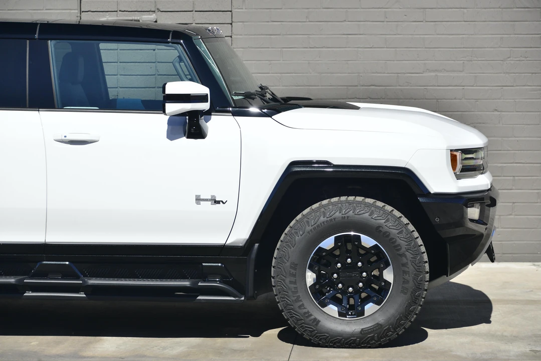 2022 GMC Hummer EV - Image 30 of 31