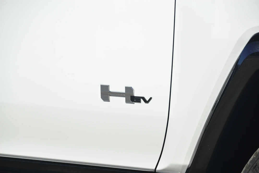 2022 GMC Hummer EV - Image 29 of 31