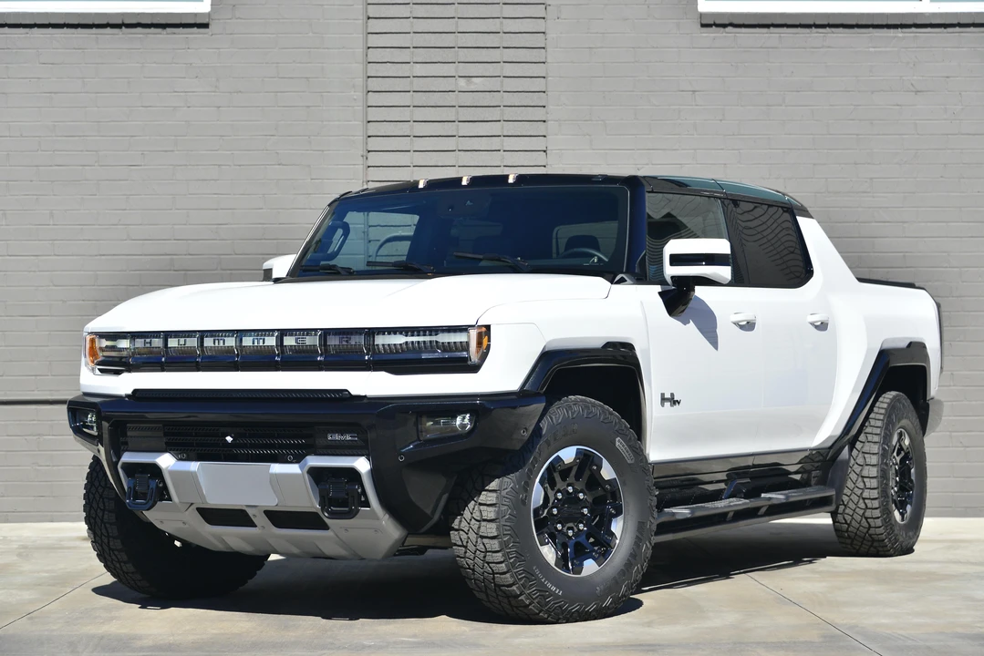 2022 GMC Hummer EV - Image 8 of 31
