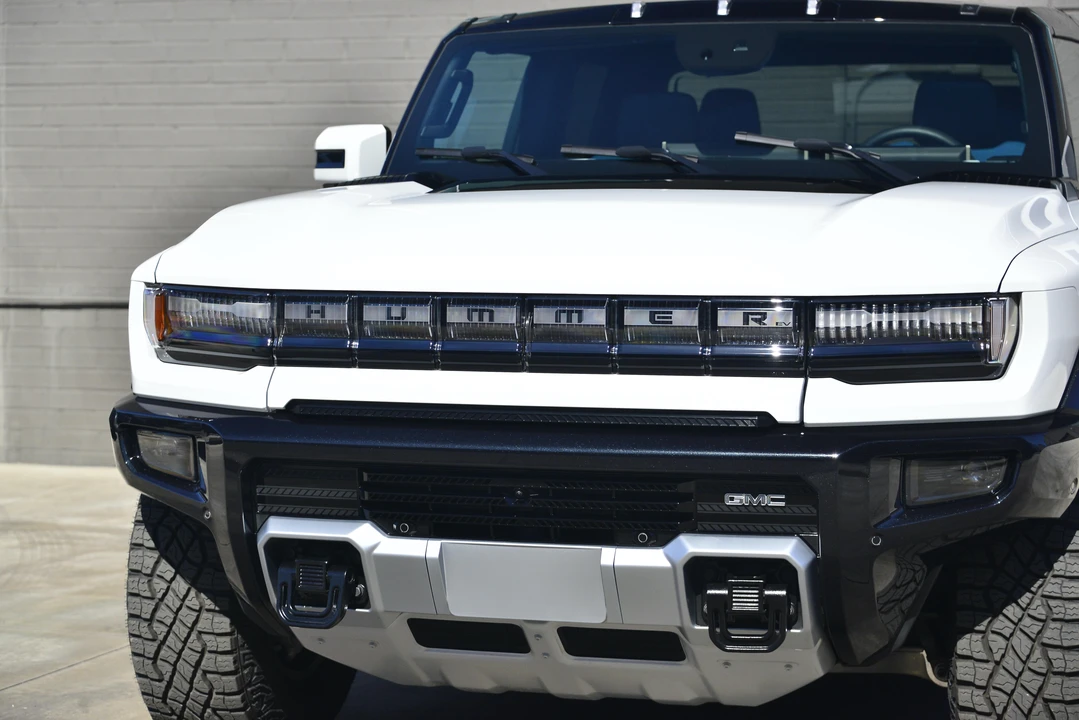 2022 GMC Hummer EV - Image 16 of 31