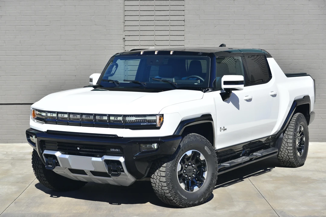 2022 GMC Hummer EV - Image 7 of 31