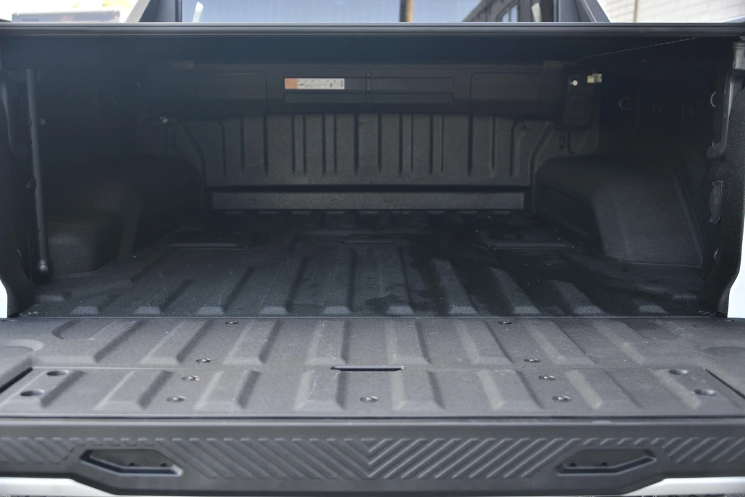2022 GMC Hummer EV - Image 25 of 31
