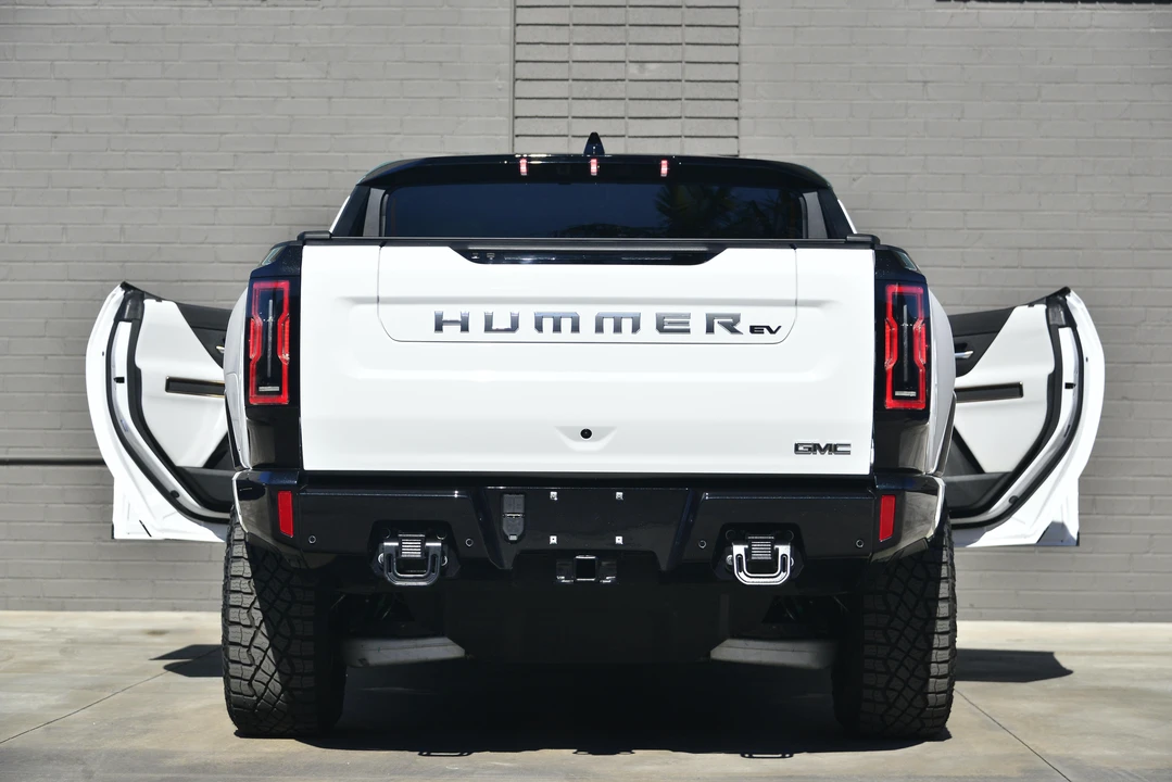 2022 GMC Hummer EV - Image 11 of 31