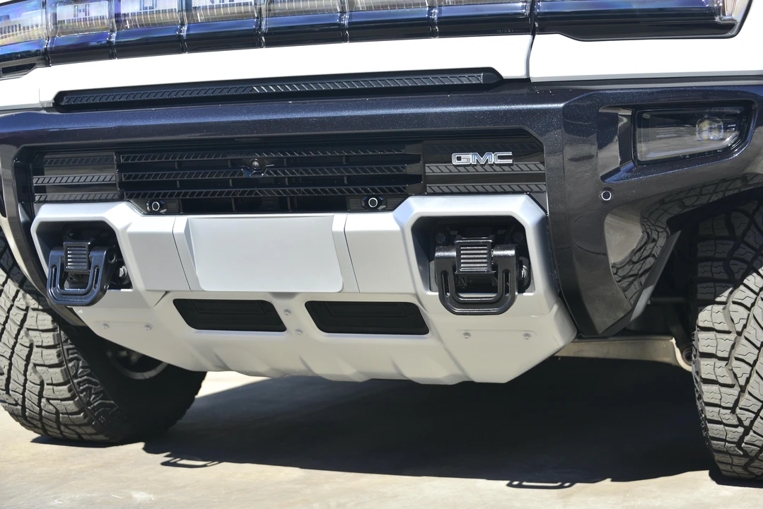 2022 GMC Hummer EV - Image 18 of 31