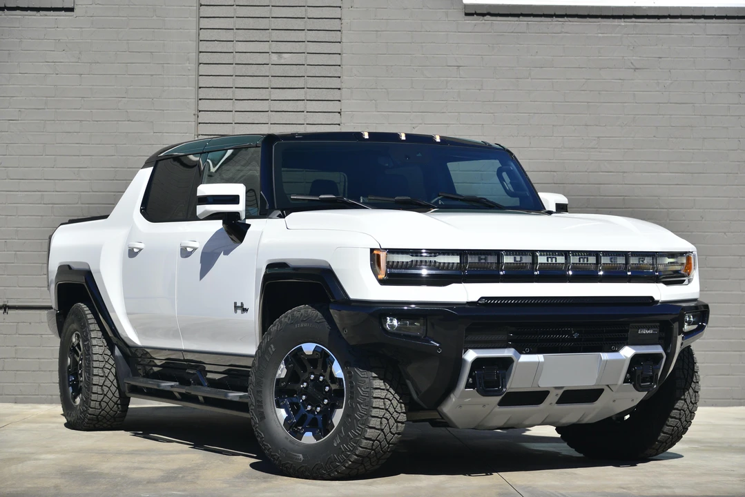 2022 GMC Hummer EV - Image 15 of 31