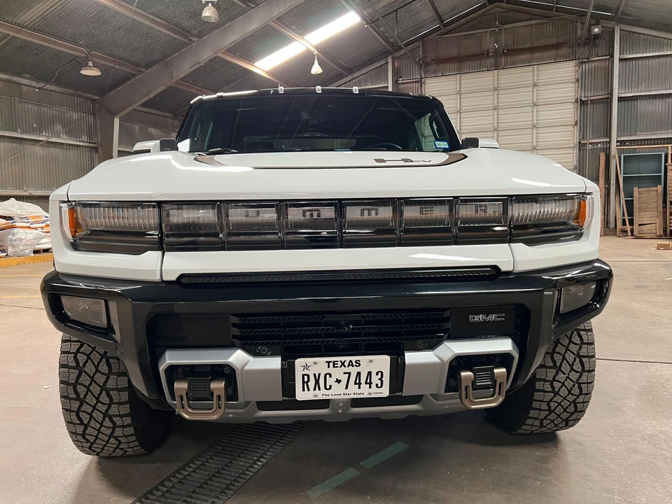 2022 GMC Hummer EV - Image 7 of 31