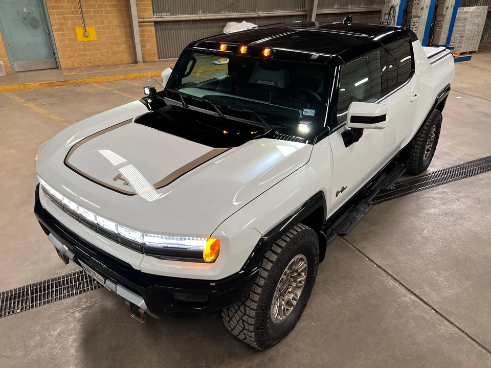 2022 GMC Hummer EV - Image 11 of 31