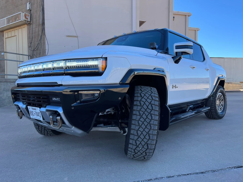 2022 GMC Hummer EV - Image 24 of 31