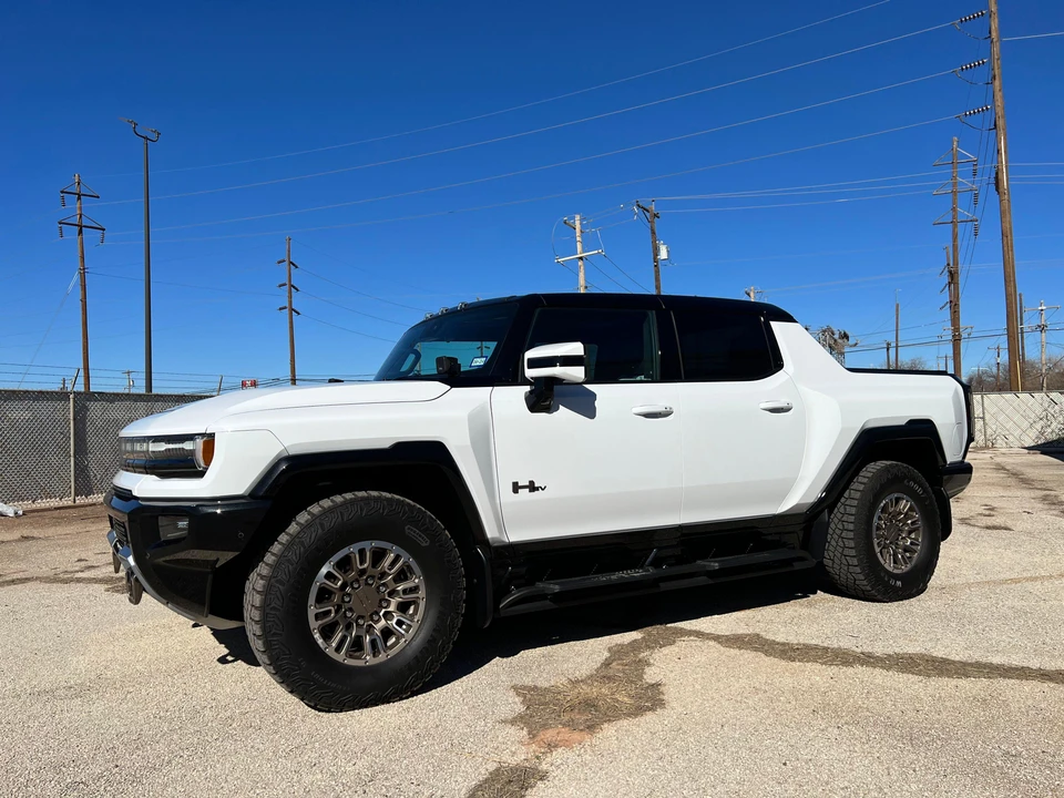 2022 GMC Hummer EV - Image 26 of 31