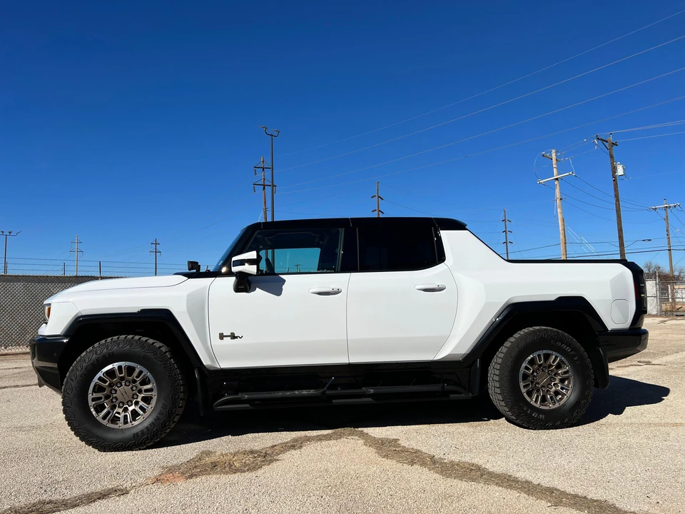2022 GMC Hummer EV - Image 27 of 31