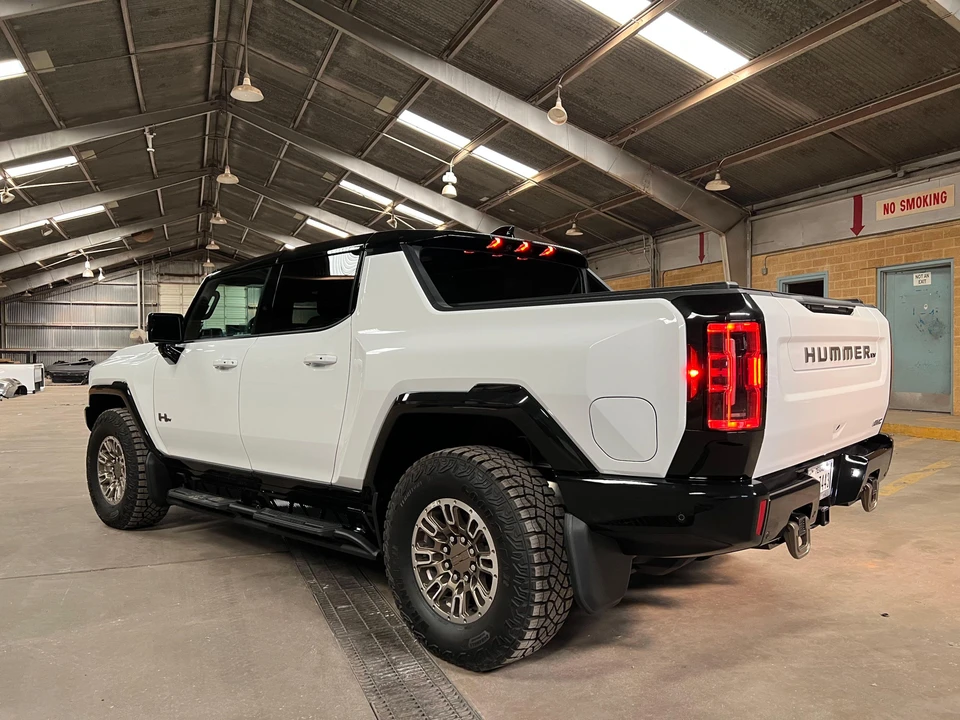 2022 GMC Hummer EV - Image 13 of 31