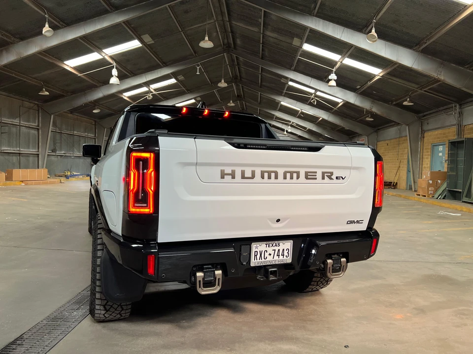 2022 GMC Hummer EV - Image 14 of 31