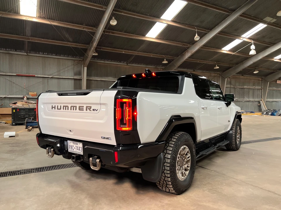 2022 GMC Hummer EV - Image 15 of 31
