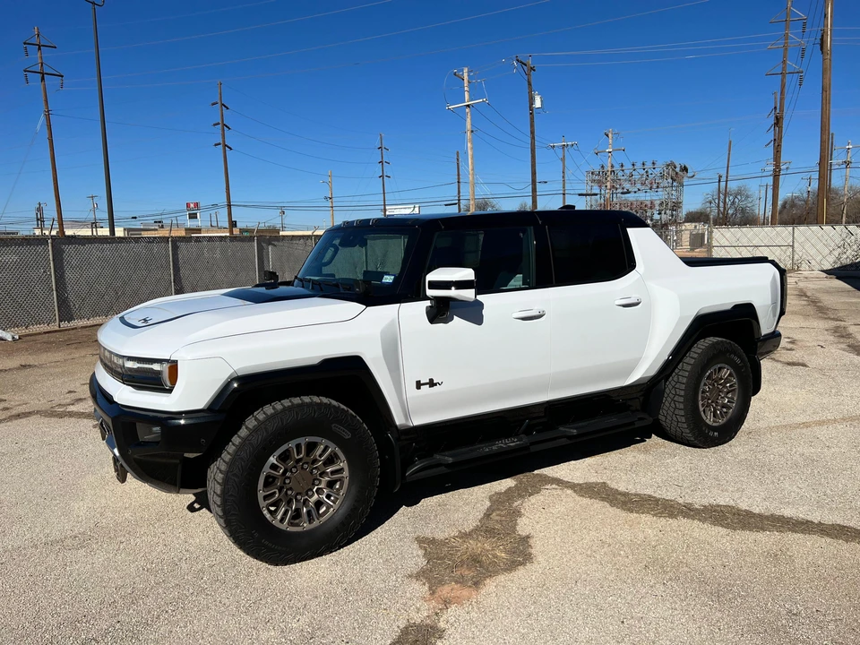 2022 GMC Hummer EV - Image 25 of 31