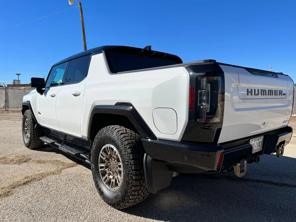 2022 GMC Hummer EV - Image 29 of 31
