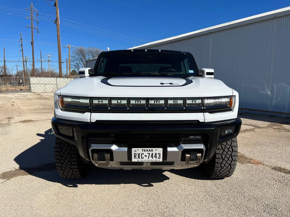 2022 GMC Hummer EV - Image 21 of 31
