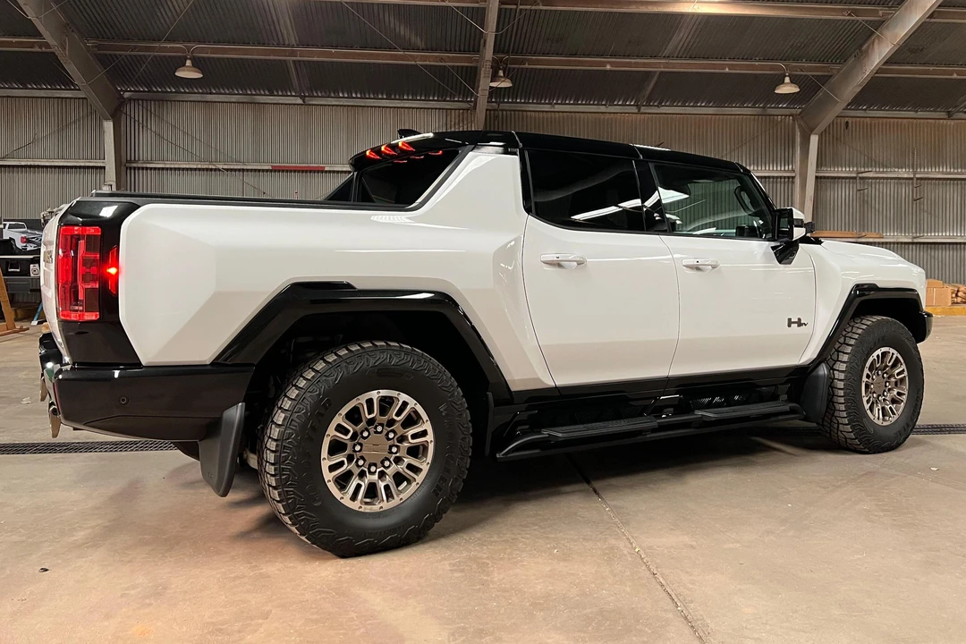 2022 GMC Hummer EV - Image 4 of 31