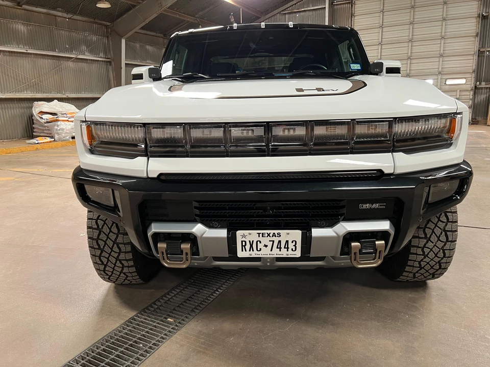 2022 GMC Hummer EV - Image 8 of 31