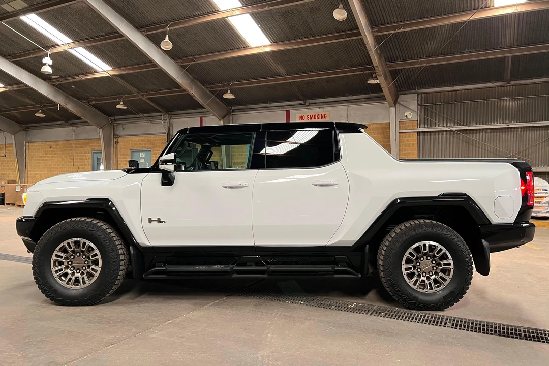 2022 GMC Hummer EV - Image 3 of 31