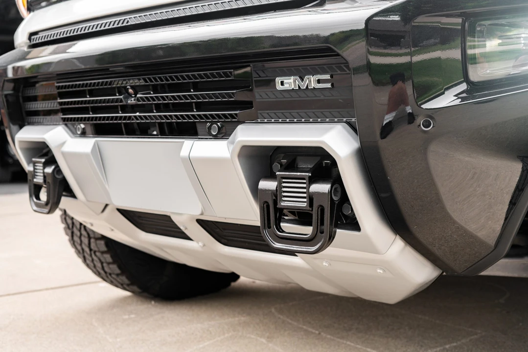 2022 GMC Hummer EV - Image 13 of 31