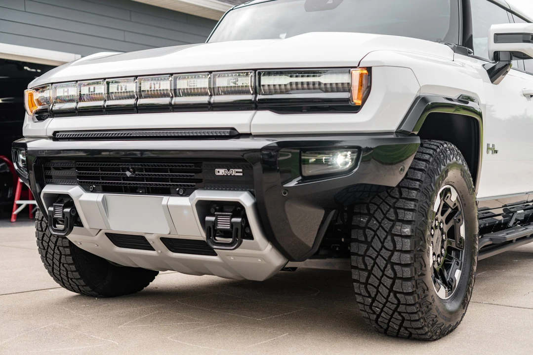 2022 GMC Hummer EV - Image 11 of 31
