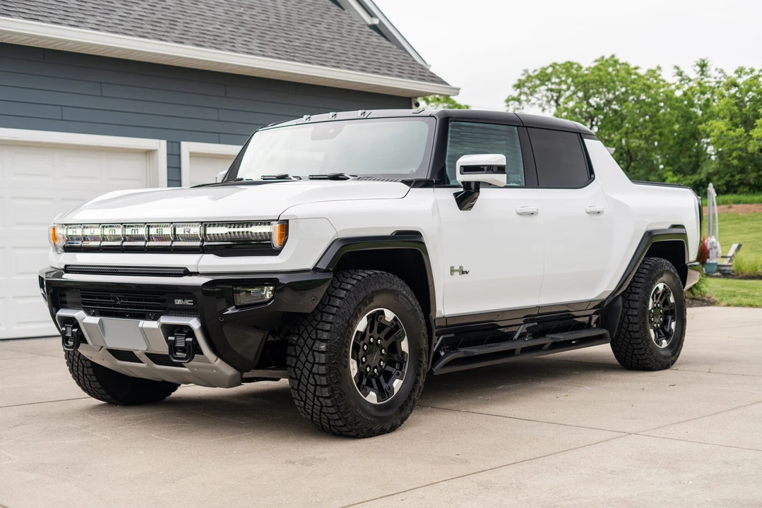 2022 GMC Hummer EV - Image 2 of 31